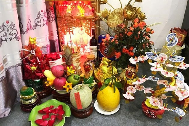 Cách kê bàn thờ, bài cúng để rước lộc vào nhà ngày vía thần tài Cach ke ban tho, bai cung de ruoc loc vao nha ngay via than tai