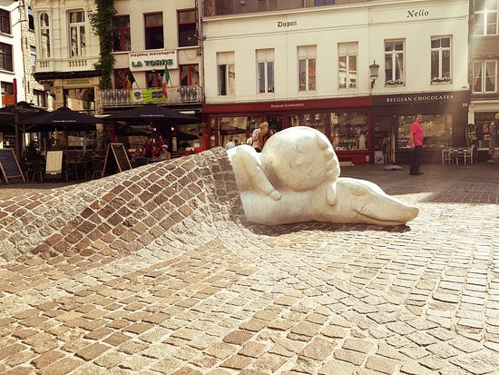 Bức tượng gây xúc động ở nhà thờ Bỉ - Hình 8 Buc tuong gay xuc dong o nha tho Bi-Hinh-8