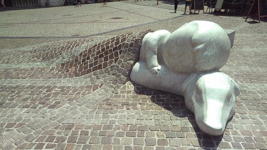 Bức tượng gây xúc động ở nhà thờ Bỉ - Hình 3 Buc tuong gay xuc dong o nha tho Bi-Hinh-3