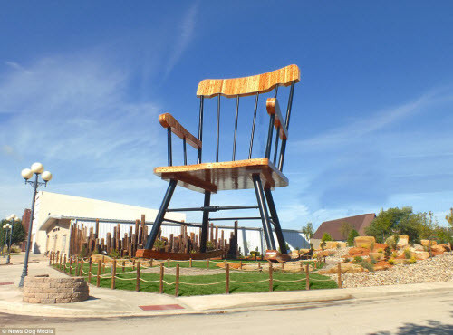 Điều đặc biệt ở thị trấn xác lập nhiều kỷ lục nhất thế giới - Hình 8 Dieu dac biet o thi tran xac lap nhieu ky luc nhat the gioi-Hinh-8