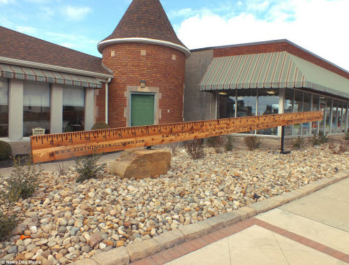 Điều đặc biệt ở thị trấn xác lập nhiều kỷ lục nhất thế giới - Hình 10 Dieu dac biet o thi tran xac lap nhieu ky luc nhat the gioi-Hinh-10