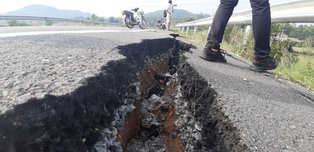 VEC nói nguyên nhân đường dẫn cao tốc gần 35 nghìn tỉ nứt toác - Hình 2 VEC noi nguyen nhan duong dan cao toc gan 35 nghin ti nut toac-Hinh-2