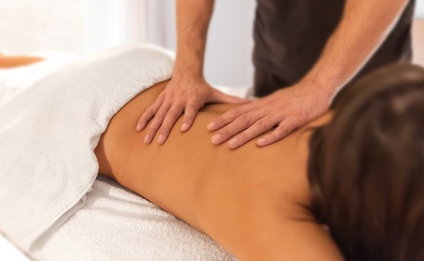 Làm trò khiếm nhã với khách nữ, kỹ thuật viên xoa bóp đi tù Lam tro khiem nha voi khach nu, ky thuat vien xoa bop di tu