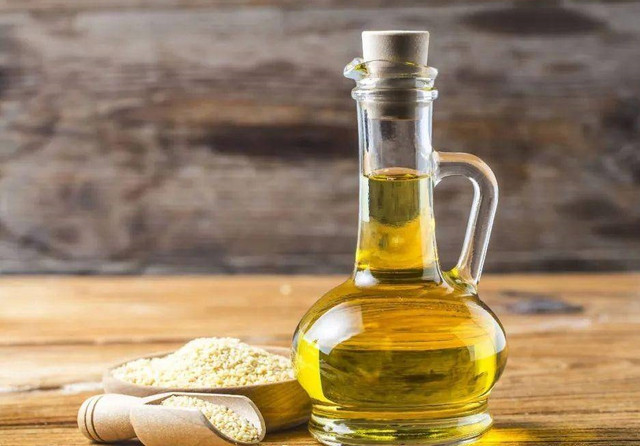 Chuyên gia khuyên 4 loại dầu ăn không nên mua Chuyen gia khuyen 4 loai dau an khong nen mua