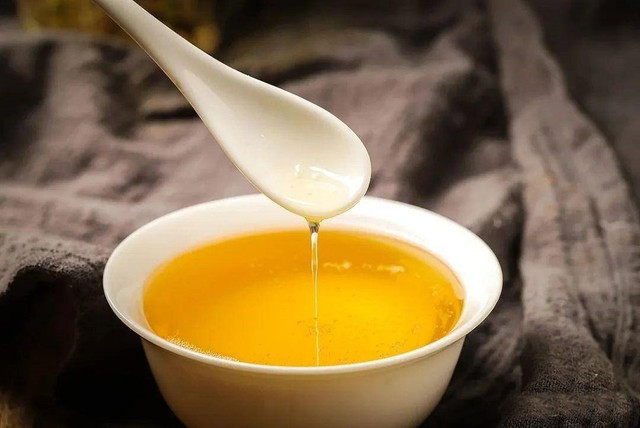 Chuyên gia khuyên 4 loại dầu ăn không nên mua - Hình 2 Chuyen gia khuyen 4 loai dau an khong nen mua-Hinh-2