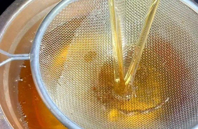 Chuyên gia khuyên 4 loại dầu ăn không nên mua - Hình 4 Chuyen gia khuyen 4 loai dau an khong nen mua-Hinh-4