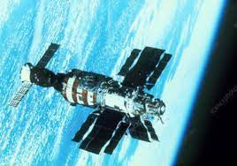 Thuc hu viec phi hanh gia Lien Xo nhin thay “thien than” trong vu tru-Hinh-4