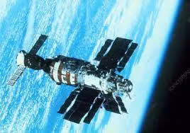 Thuc hu viec phi hanh gia Lien Xo nhin thay “thien than” trong vu tru-Hinh-4