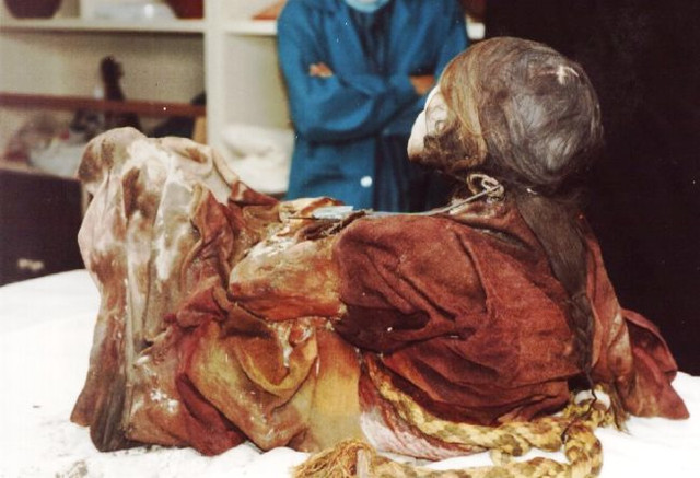 Kinh ngạc phát hiện xác ướp thiếu nữ Inca 500 tuổi khi tuyết tan - Hình 2 Kinh ngac phat hien xac uop thieu nu Inca 500 tuoi khi tuyet tan-Hinh-2