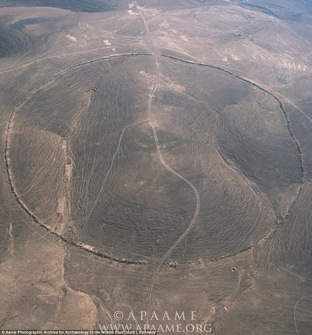 Bí ẩn những vòng tròn đá kỳ lạ ở Trung Đông - Hình 8 Bi an nhung vong tron da ky la o Trung Dong-Hinh-8