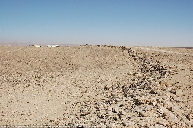 Bí ẩn những vòng tròn đá kỳ lạ ở Trung Đông - Hình 5 Bi an nhung vong tron da ky la o Trung Dong-Hinh-5