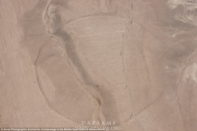 Bí ẩn những vòng tròn đá kỳ lạ ở Trung Đông - Hình 6 Bi an nhung vong tron da ky la o Trung Dong-Hinh-6