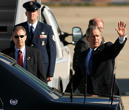 Biết gì về mật vụ chuyên bảo vệ Tổng thống Mỹ? - Hình 8 Biet gi ve mat vu chuyen bao ve Tong thong My?-Hinh-8