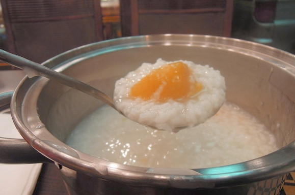 Da khô ngứa, đường huyết tăng nên bỏ ngay 2 món bữa sáng này - Hình 2 Da kho ngua, duong huyet tang nen bo ngay 2 mon bua sang nay-Hinh-2