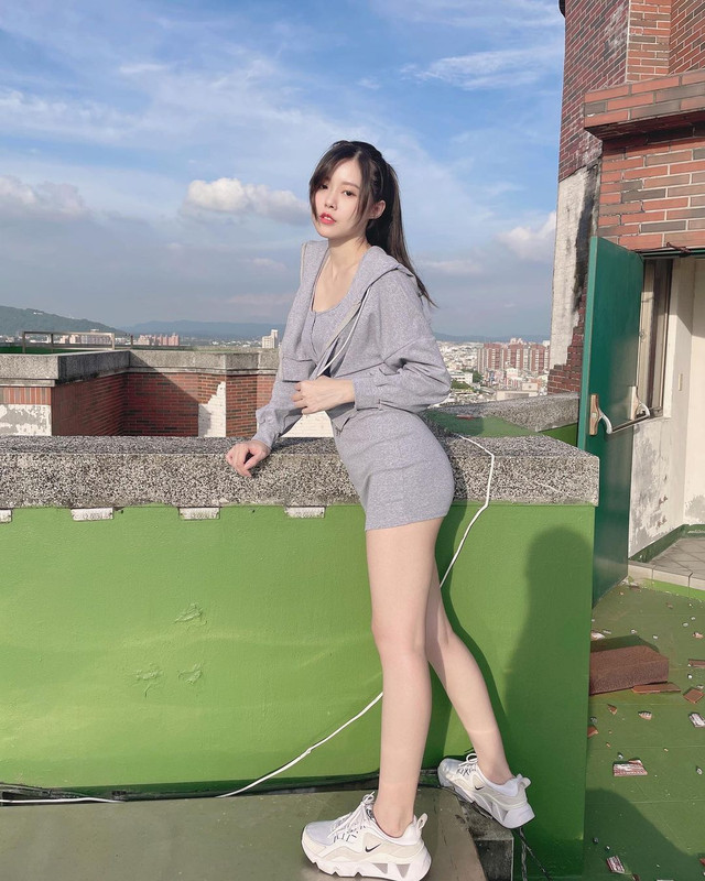 Nữ bác sĩ hút mọi ánh nhìn với phong cách trẻ trung - Hình 4 Nu bac si hut moi anh nhin voi phong cach tre trung-Hinh-4