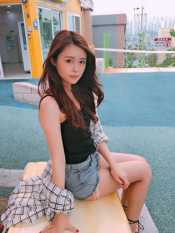 Nữ bác sĩ hút mọi ánh nhìn với phong cách trẻ trung - Hình 10 Nu bac si hut moi anh nhin voi phong cach tre trung-Hinh-10