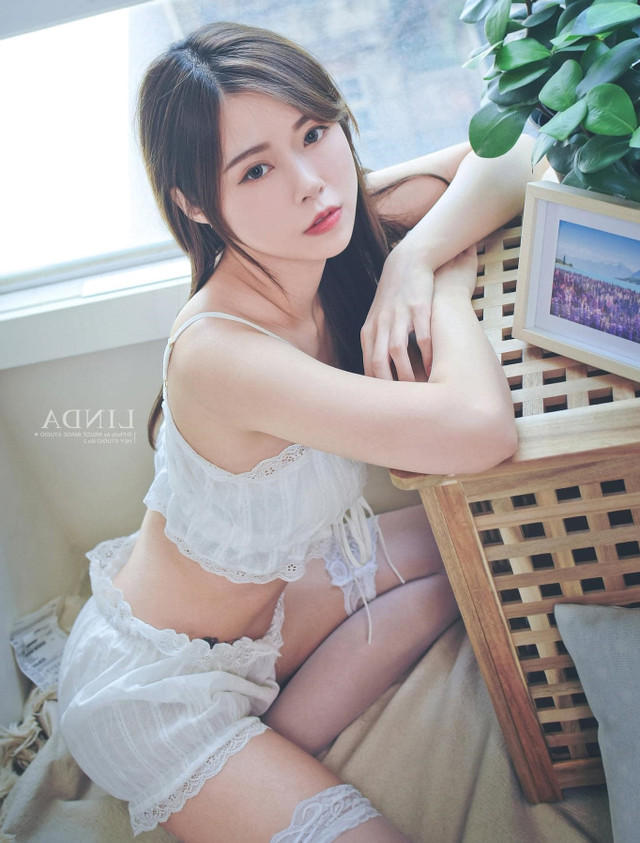 Nữ bác sĩ hút mọi ánh nhìn với phong cách trẻ trung - Hình 7 Nu bac si hut moi anh nhin voi phong cach tre trung-Hinh-7