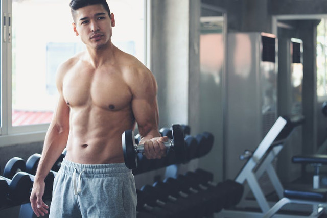 Huấn luyện viên thể hình suýt mất mạng khi ăn 20 quả trứng mỗi ngày - Hình 4 Huan luyen vien the hinh suyt mat mang khi an 20 qua trung moi ngay-Hinh-4