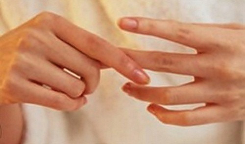 Kiểm tra sức khoẻ của gan qua ngón tay giữa như nào? - Hình 8 Kiem tra suc khoe cua gan qua ngon tay giua nhu nao?-Hinh-8