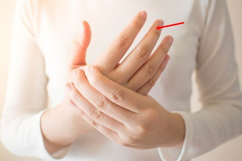 Kiểm tra sức khoẻ của gan qua ngón tay giữa như nào? - Hình 2 Kiem tra suc khoe cua gan qua ngon tay giua nhu nao?-Hinh-2