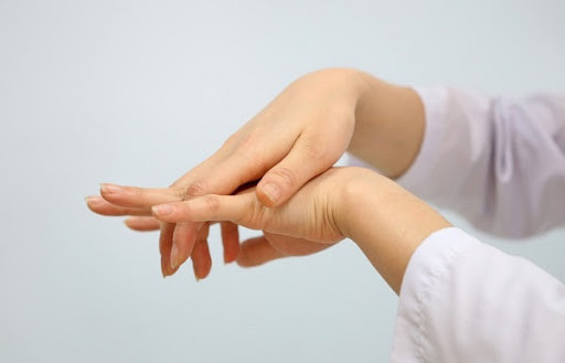 Kiểm tra sức khoẻ của gan qua ngón tay giữa như nào? - Hình 4 Kiem tra suc khoe cua gan qua ngon tay giua nhu nao?-Hinh-4