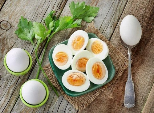 Người đàn ông gặp họa rợn vì ngày nào cũng ăn trứng luộc Nguoi dan ong gap hoa ron vi ngay nao cung an trung luoc