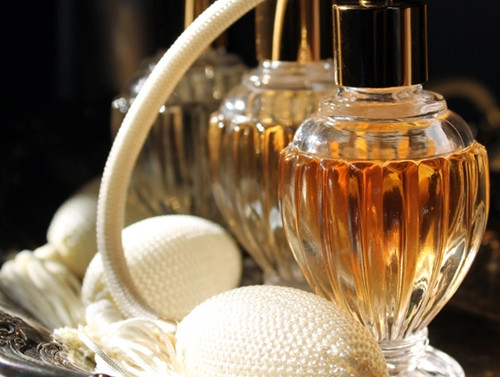 Bác sĩ nói gì về chuyện nước hoa hại thận, gây ung thư? Bac si noi gi ve chuyen nuoc hoa hai than, gay ung thu?