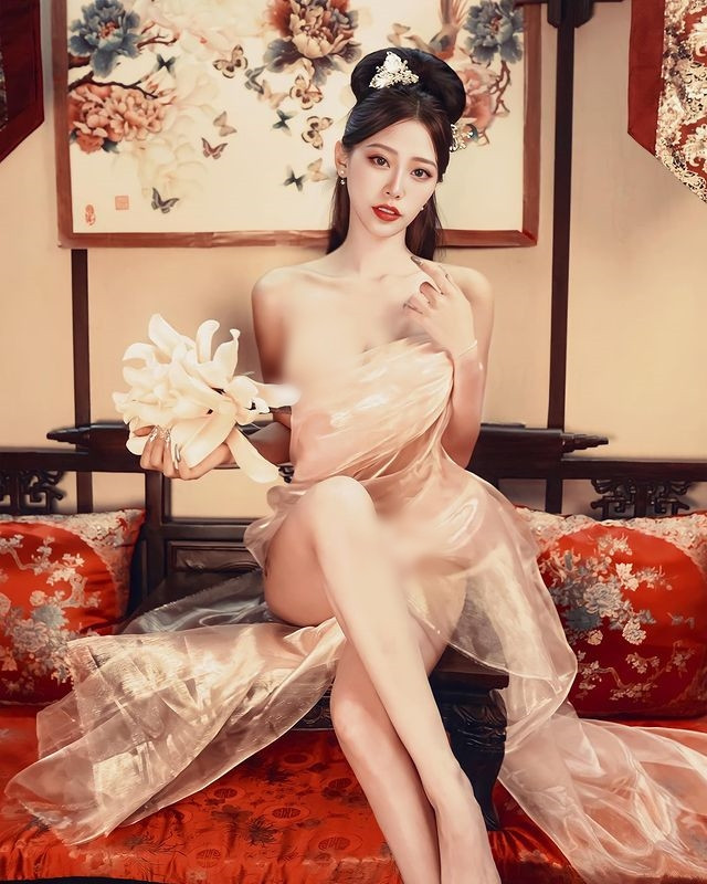 Choáng với kiểu mặc hở khoe nội y đón Giáng sinh của các hot girl - Hình 5 Choang voi kieu mac ho khoe noi y don Giang sinh cua cac hot girl-Hinh-5