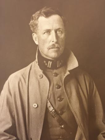 Dieu dac biet trong nhung chiec la nhuom mau vua Bi duoc ban dau gia?