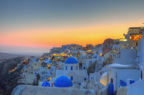Điều gì khiến Santorini được mệnh danh là hòn đảo 'thiên đường'? Dieu gi khien Santorini duoc menh danh la hon dao 'thien duong'?