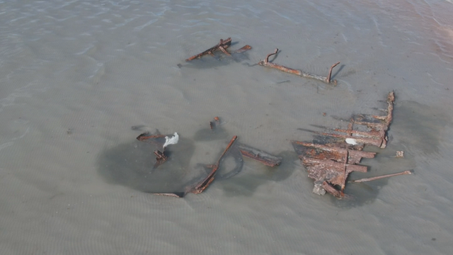 Bí ẩn con tàu vừa 'lộ thiên' sau 120 năm - Hình 3 Bi an con tau vua 'lo thien' sau 120 nam-Hinh-3