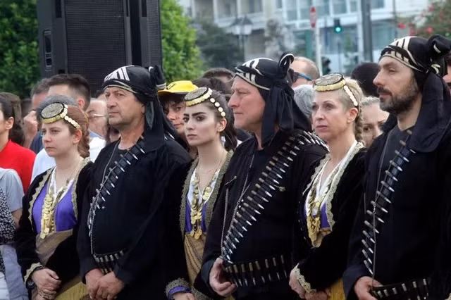 Phong tuc truyen thong 'di da ngoai cung nguoi chet'-Hinh-7