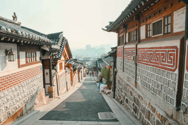 Nằm giữa thủ đô Seoul sầm uất, làng Bukchon Hanok 600 tuổi hấp dẫn du khách Nam giua thu do Seoul sam uat, lang Bukchon Hanok 600 tuoi hap dan du khach