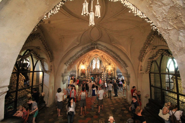 Rừng Hoia Baciu, nhà thờ Sedlec Ossuary… là những điểm đến rùng rợn - Hình 10 Rung Hoia Baciu, nha tho Sedlec Ossuary… la nhung diem den rung ron-Hinh-10