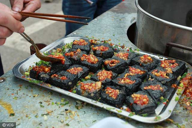 Món ăn kinh dị Trung Quốc nhìn là thấy hãi' nhưng dân bản địa lại mê mệt - Hình 7 Mon an kinh di Trung Quoc nhin la thay hai' nhung dan ban dia lai me met-Hinh-7