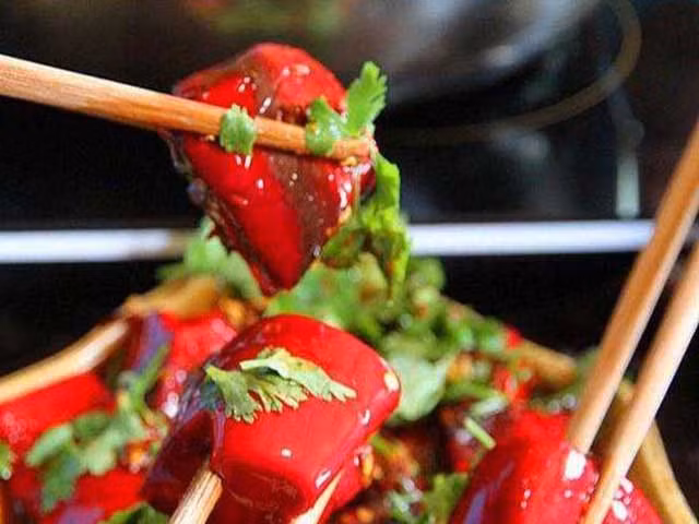 Mon an kinh di Trung Quoc nhin la thay hai' nhung dan ban dia lai me met-Hinh-5