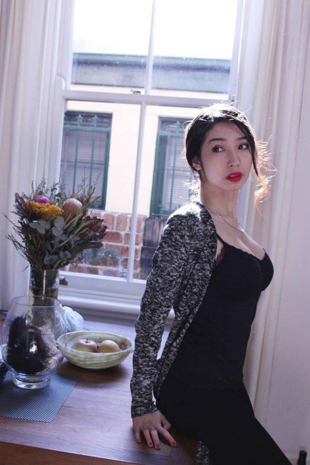 Khổng Tú Quỳnh ngày càng mặc gợi cảm sau chia tay Ngô Kiến Huy - Hình 12 Khong Tu Quynh ngay cang mac goi cam sau chia tay Ngo Kien Huy-Hinh-12