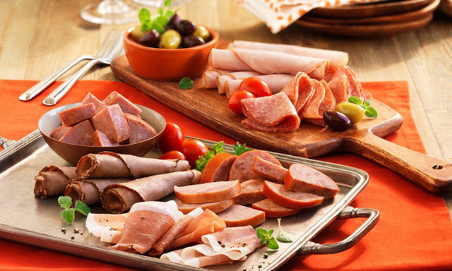 Những thực phẩm nên tránh trong kỳ “đèn đỏ” để giảm nổi mụn, đau bụng - Hình 4 Nhung thuc pham nen tranh trong ky “den do” de giam noi mun, dau bung-Hinh-4