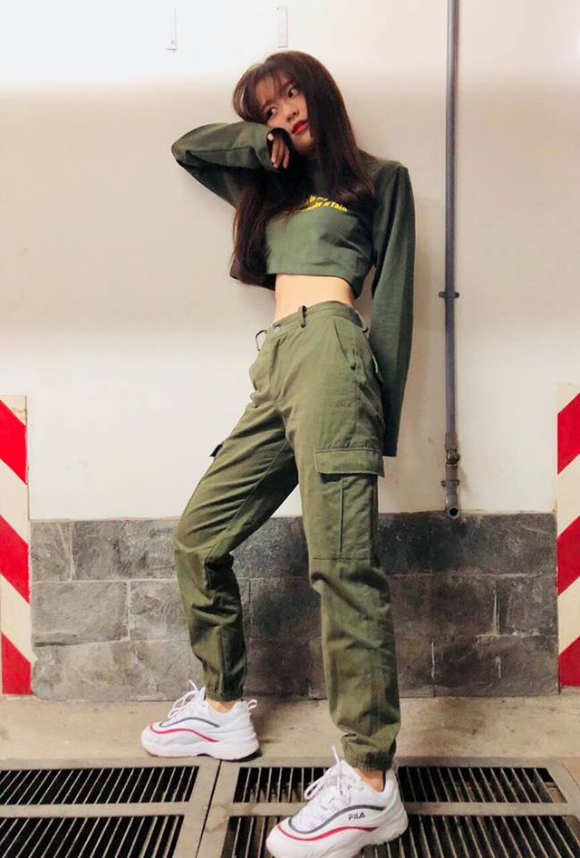 “Nóng mắt” với cách ăn mặc sexy của Han Sara, nữ ca sĩ có vòng eo 53 - Hình 12 “Nong mat” voi cach an mac sexy cua Han Sara, nu ca si co vong eo 53-Hinh-12