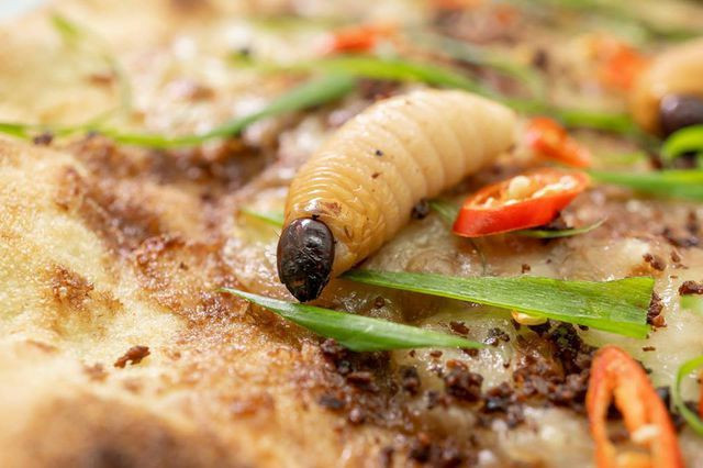 Những loại bánh pizza kinh dị 'nghe tên đã choáng' mới xuất hiện tại Việt Nam - Hình 2 Nhung loai banh pizza kinh di 'nghe ten da choang' moi xuat hien tai Viet Nam-Hinh-2