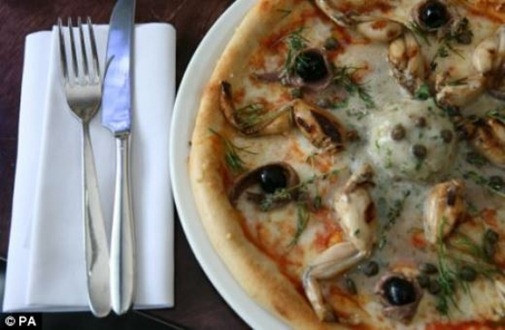 Những loại bánh pizza kinh dị 'nghe tên đã choáng' mới xuất hiện tại Việt Nam - Hình 11 Nhung loai banh pizza kinh di 'nghe ten da choang' moi xuat hien tai Viet Nam-Hinh-11