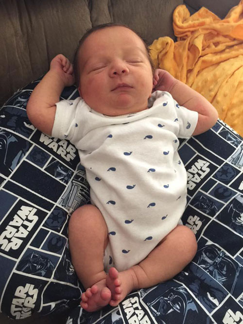 Ngo nghinh nhung em be chao doi voi 'vat la' hut cu dan mang-Hinh-5