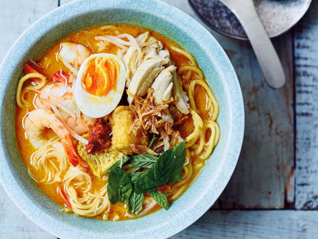 CNN binh chon Cao lau, Bun rieu vao top mon ngon nhat Chau A-Hinh-9