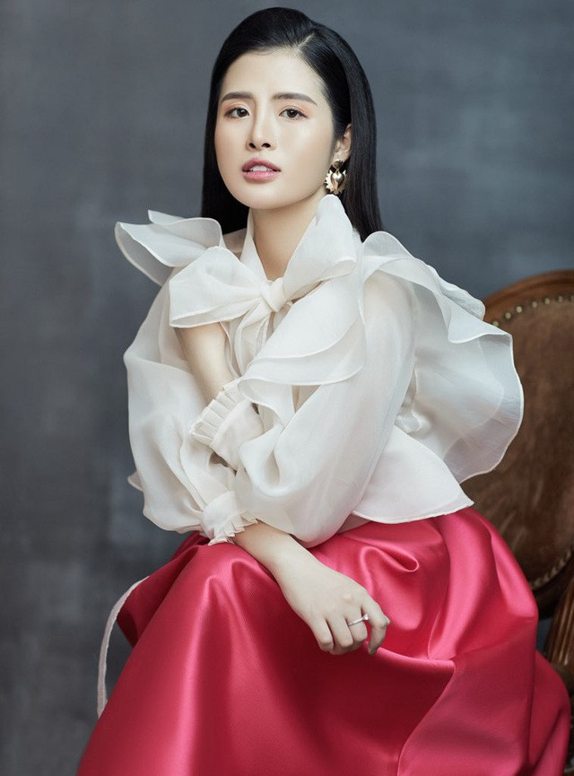 Nữ MC có gu thời trang cực sang chảnh - Hình 5 Nu MC co gu thoi trang cuc sang chanh-Hinh-5