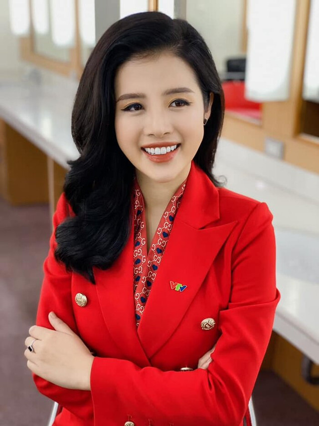 Nữ MC có gu thời trang cực sang chảnh - Hình 2 Nu MC co gu thoi trang cuc sang chanh-Hinh-2
