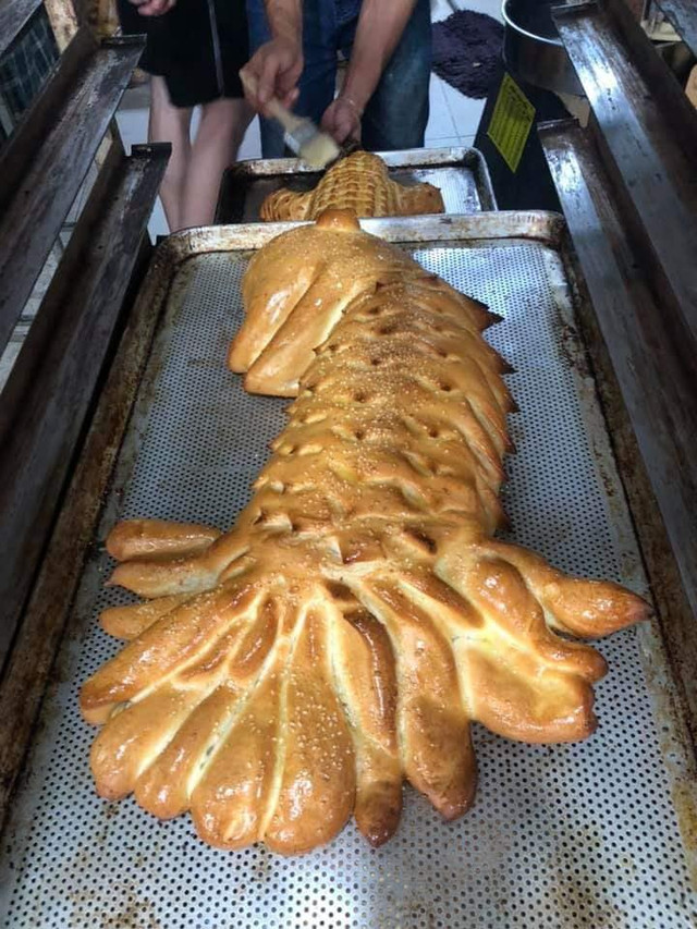 Bánh mì cá sấu khổng lồ có gì đặc biệt mà gây sốt mạng xã hội? - Hình 8 Banh mi ca sau khong lo co gi dac biet ma gay sot mang xa hoi?-Hinh-8
