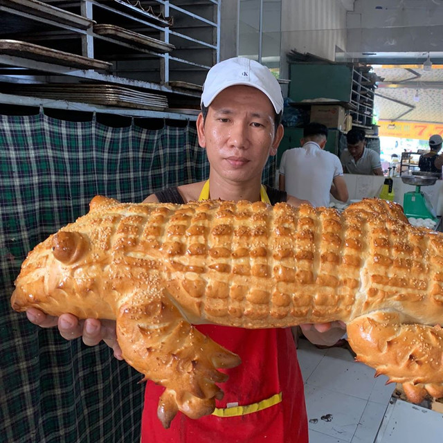 Bánh mì cá sấu khổng lồ có gì đặc biệt mà gây sốt mạng xã hội? - Hình 4 Banh mi ca sau khong lo co gi dac biet ma gay sot mang xa hoi?-Hinh-4