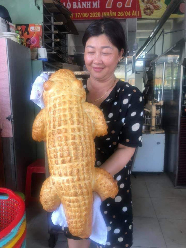 Bánh mì cá sấu khổng lồ có gì đặc biệt mà gây sốt mạng xã hội? - Hình 5 Banh mi ca sau khong lo co gi dac biet ma gay sot mang xa hoi?-Hinh-5