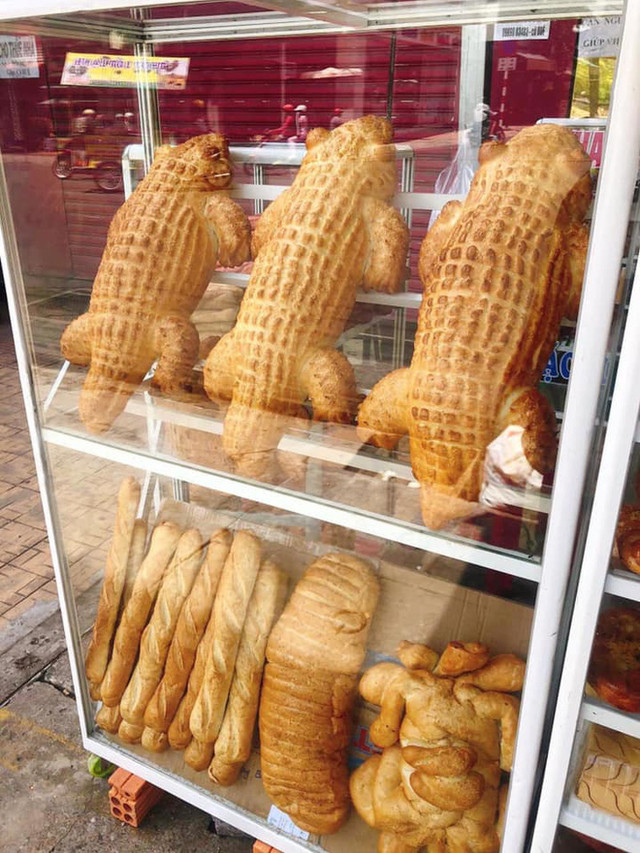 Bánh mì cá sấu khổng lồ có gì đặc biệt mà gây sốt mạng xã hội? - Hình 3 Banh mi ca sau khong lo co gi dac biet ma gay sot mang xa hoi?-Hinh-3