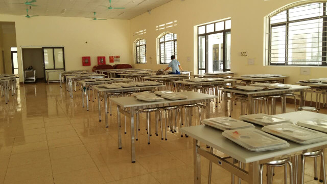 Hiệu trưởng trường nội trú Phù Yên bớt xén khẩu phần ăn: Giáo viên, phụ huynh học sinh nói gì? Hieu truong truong noi tru Phu Yen bot xen khau phan an: Giao vien, phu huynh hoc sinh noi gi?